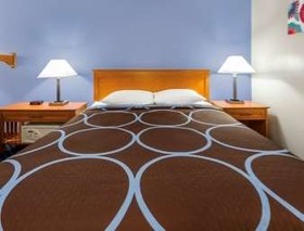 Super 8 by Wyndham Iowa City/Coralville