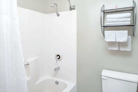 Bridgepointe Inn & Suites