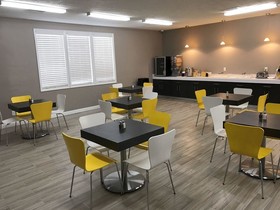 Bridgepointe Inn & Suites