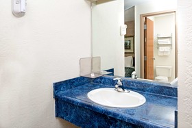 Bridgepointe Inn & Suites