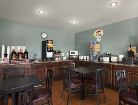 Super 8 by Wyndham Council Bluffs IA Omaha NE Area