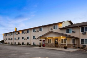 Super 8 by Wyndham Council Bluffs IA Omaha NE Area