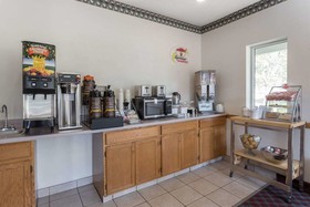 Super 8 by Wyndham Cresco IA