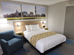 Days Inn by Wyndham Davenport