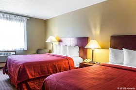 Quality Inn & Suites Davenport Near I-80