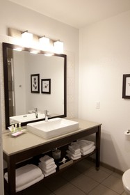 Country Inn & Suites by Radisson, Decorah, IA