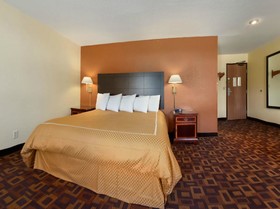 Super 8 by Wyndham Decorah