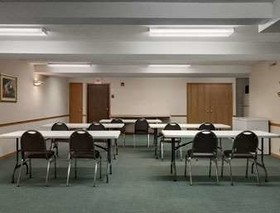 Super 8 by Wyndham Decorah