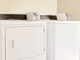 Super 8 by Wyndham Decorah