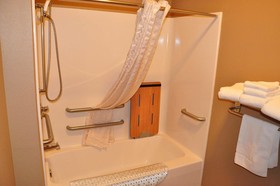 Cobblestone Inn & Suites - Denison | Majestic Hills