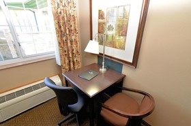 Cobblestone Inn & Suites - Denison | Majestic Hills