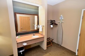 Cobblestone Inn & Suites - Denison | Majestic Hills