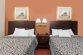 Days Inn & Suites by Wyndham Des Moines Airport
