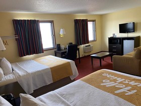 Days Inn & Suites by Wyndham Des Moines Airport