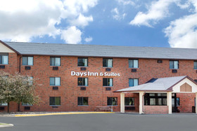 Days Inn & Suites by Wyndham Des Moines Airport