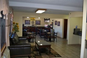 Days Inn & Suites by Wyndham Des Moines Airport