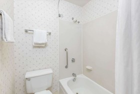 Days Inn by Wyndham West Des Moines / Clive