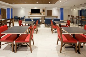 Holiday Inn Express & Suites Des Moines Downtown