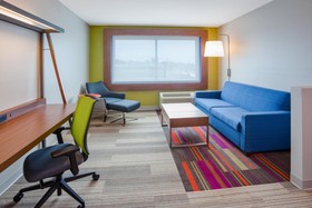 Holiday Inn Express & Suites Des Moines Downtown