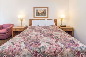 Days Inn by Wyndham Dubuque