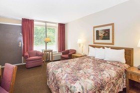 Days Inn by Wyndham Dubuque