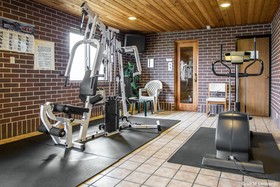 Econo Lodge Inn & Suites