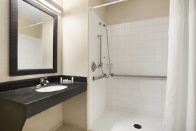 Dubuque Inn & Suites