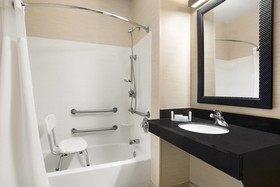 Dubuque Inn & Suites