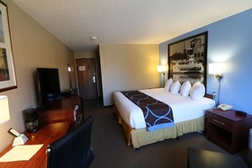 Super 8 by Wyndham Dubuque