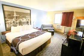 Super 8 by Wyndham Dubuque