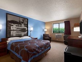 Super 8 by Wyndham Dubuque