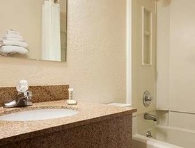 Super 8 by Wyndham Dubuque