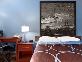 Super 8 by Wyndham Dubuque