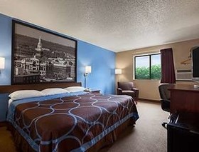 Super 8 by Wyndham Dubuque