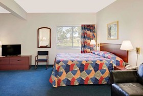 Super 8 by Wyndham Emmetsburg