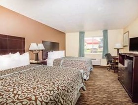 Days Inn by Wyndham Evansdale Waterloo