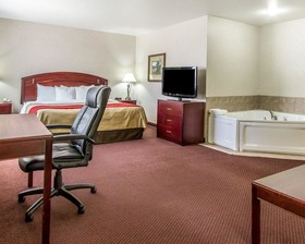 Quality Inn & Suites Fort Madison near Hwy 61