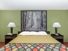 Super 8 by Wyndham Grinnell IA