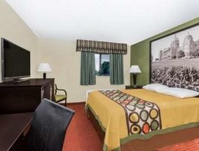 Super 8 by Wyndham Grinnell IA