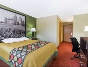 Super 8 by Wyndham Grinnell IA