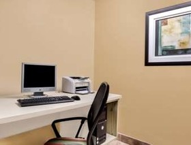 Super 8 by Wyndham Grinnell IA