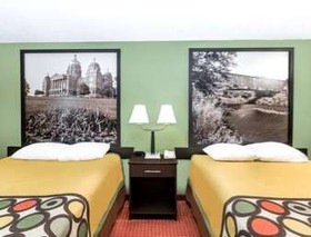 Super 8 by Wyndham Grinnell IA