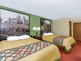 Super 8 by Wyndham Grinnell IA
