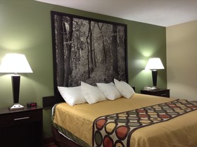 Super 8 by Wyndham Grinnell IA