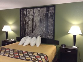 Super 8 by Wyndham Grinnell IA