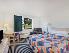 Super 8 by Wyndham Humboldt