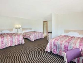 Super 8 by Wyndham Humboldt