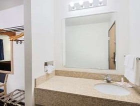 Super 8 by Wyndham Humboldt