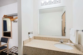 Super 8 by Wyndham Humboldt