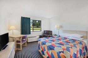 Super 8 by Wyndham Humboldt